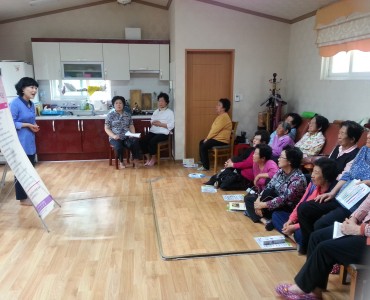 경로당활성화사업 시범경로당 치매예방교육 및 구급함전달 이미지