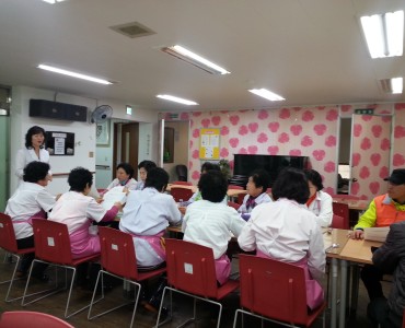 4월 사랑의 식당 조리원 위생교육 실시 이미지