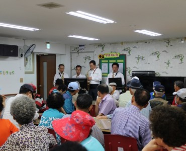 [노인자원봉사]피리부는 사나이 봉사단 공연 이미지