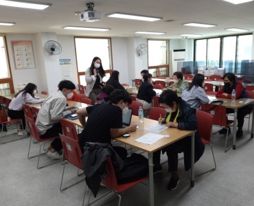 [상담사업]sunny대학생 봉사단과 함께하는 자서전 제작 '두근두근 내인생' 1회차 진행 이미지