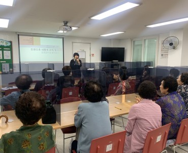 [상담사업] 이용어르신 대상 찾아가는 인권교육 진행 이미지