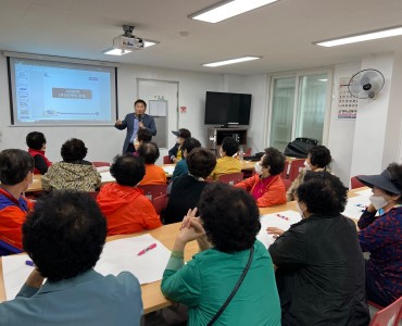 [노인자원봉사 활성화 지원사업]2023선배시민 자원봉사자 필수교육 진행 이미지