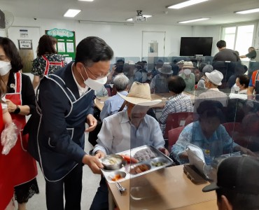 [무료급식지원사업] 북구청 부구청장님 및 직원분들 자원봉사 활동 이미지