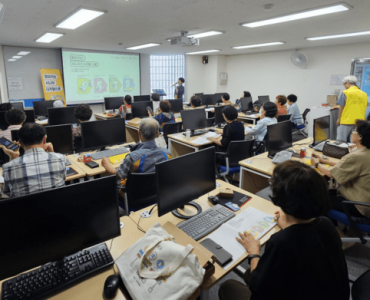 북구노인종합복지관 '찾아가는 시니어 디지털 스쿨' “손주와 카톡으로 대화만 했는데, 이제는 선물도 보내고 용… 이미지