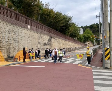 북구 어르신, 초등생 등굣길 안전 지켜요 이미지